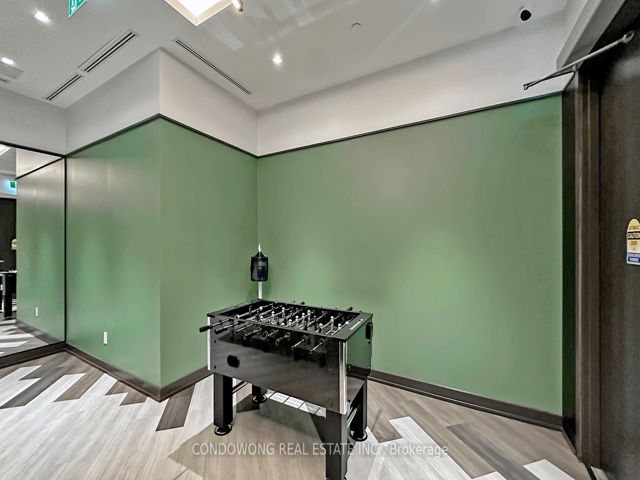1812 - 188 Fairview Mall Dr