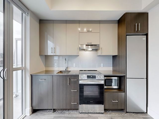 1812 - 188 Fairview Mall Dr