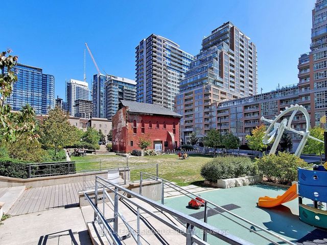 TH10 - 6 Pirandello St