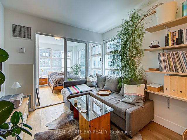 1004 - 50 Lombard St