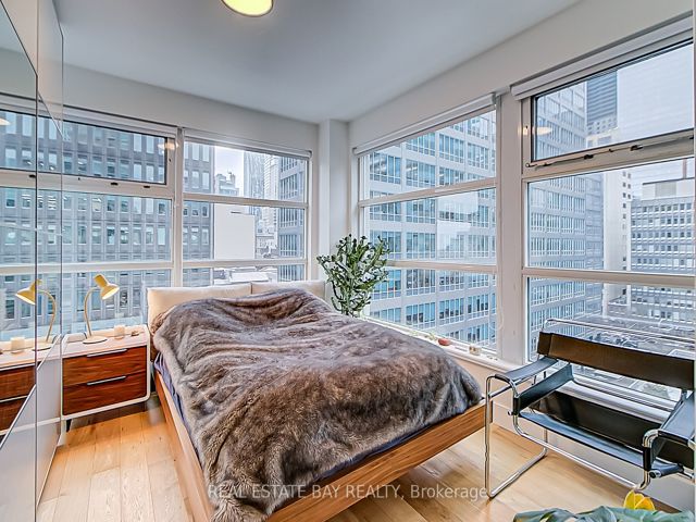 1004 - 50 Lombard St