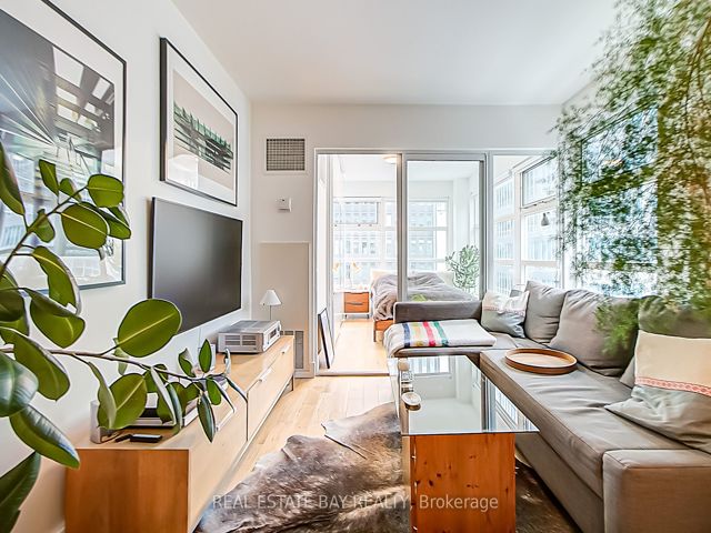 1004 - 50 Lombard St