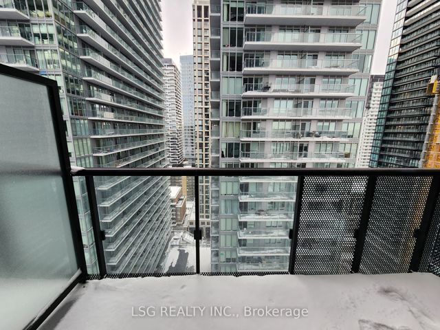 2103 - 117 Broadway Ave