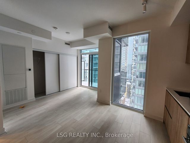 2103 - 117 Broadway Ave