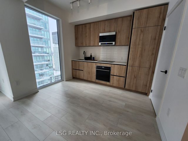 2103 - 117 Broadway Ave