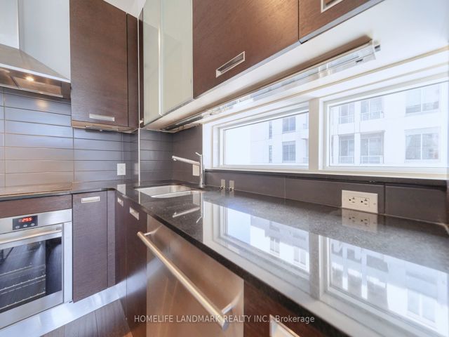 3301 - 21 Balmuto St