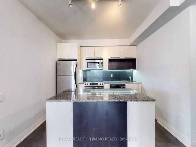 3105 - 21 Carlton St