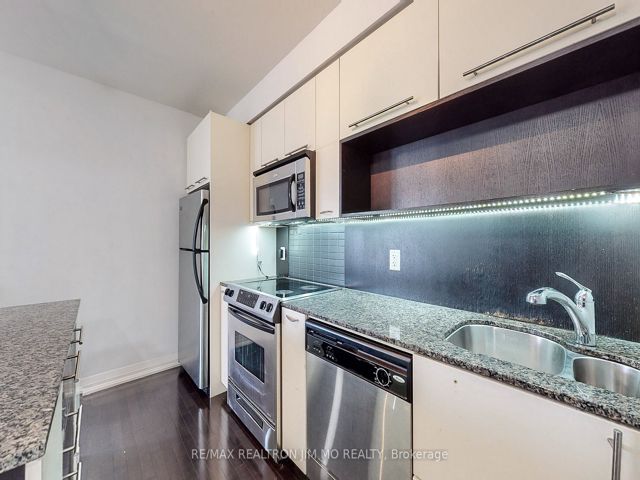 3105 - 21 Carlton St