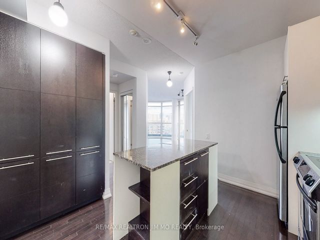3105 - 21 Carlton St