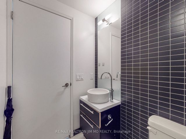 3105 - 21 Carlton St