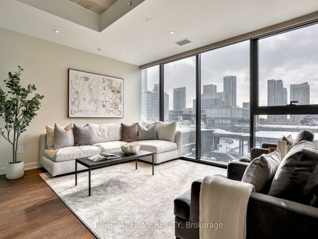 1029 - 629 King St W