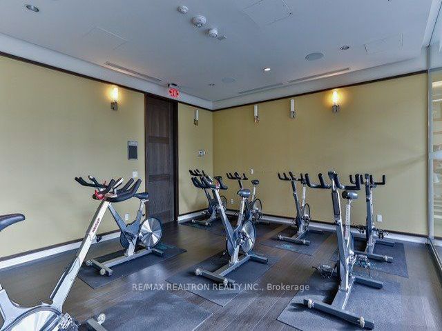 907 - 300 Front St W