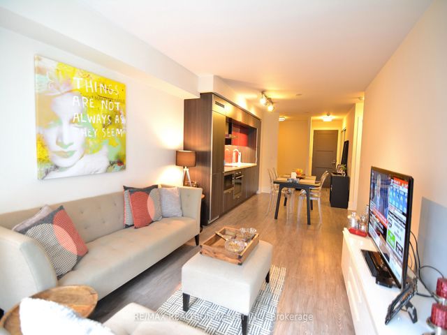 907 - 300 Front St W