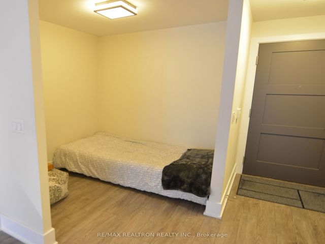 907 - 300 Front St W