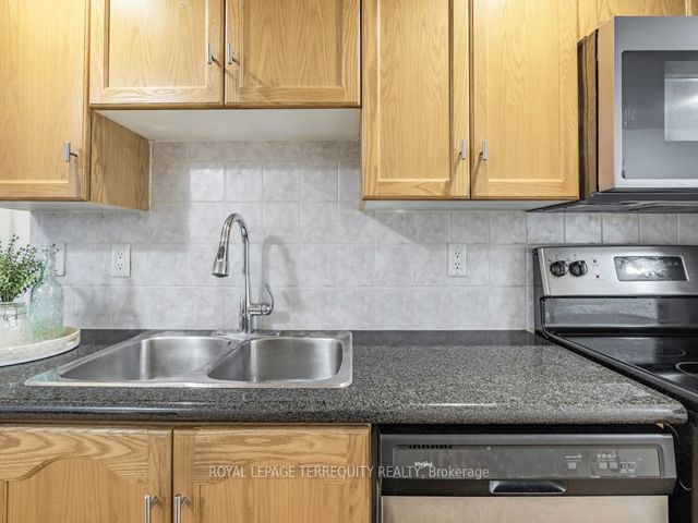 622 - 270 Wellington St W