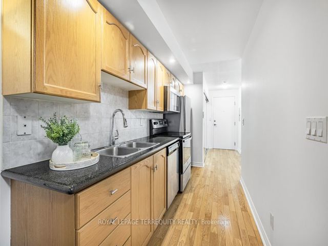 622 - 270 Wellington St W