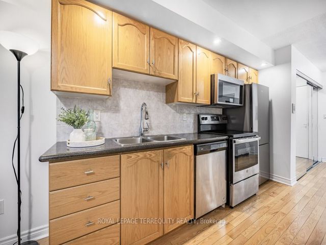 622 - 270 Wellington St W