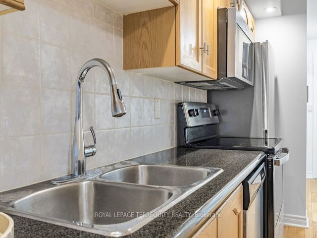 622 - 270 Wellington St W