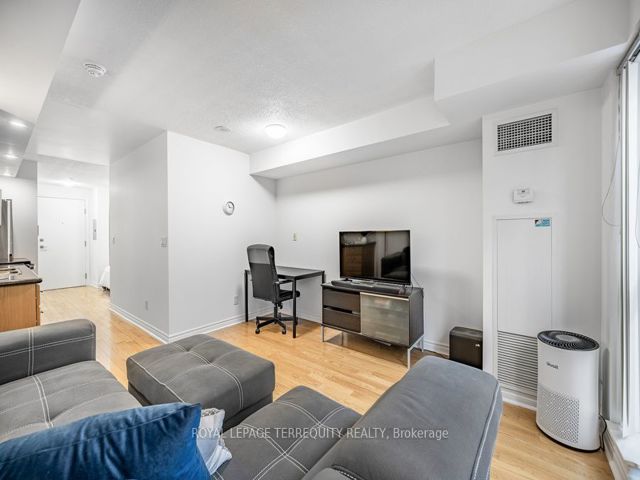622 - 270 Wellington St W