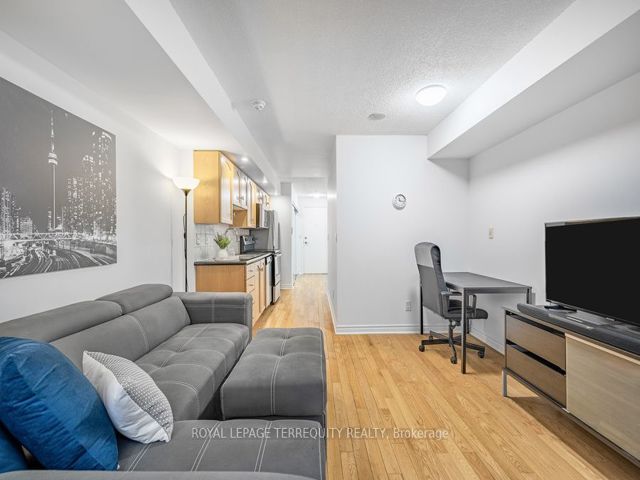 622 - 270 Wellington St W