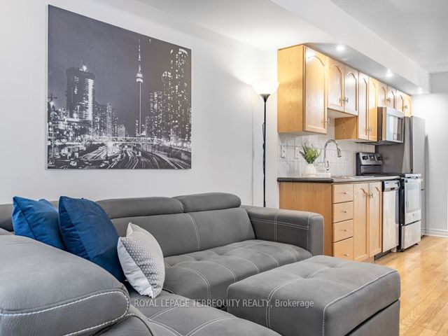 622 - 270 Wellington St W