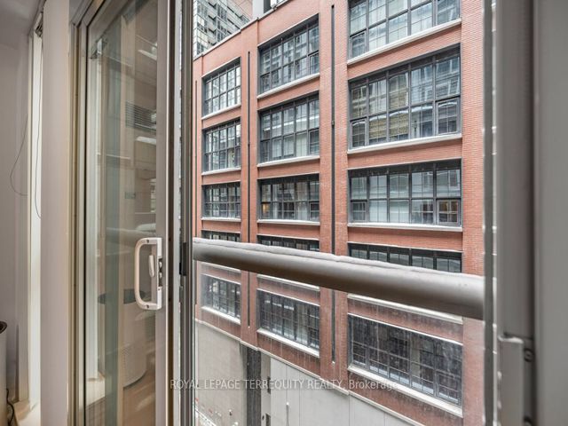 622 - 270 Wellington St W