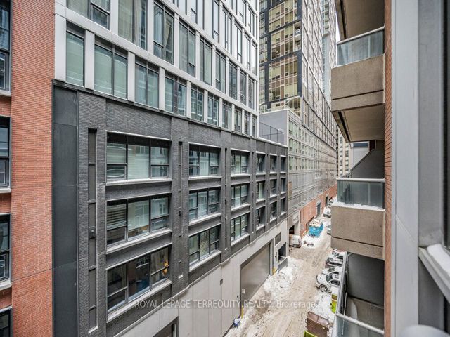 622 - 270 Wellington St W