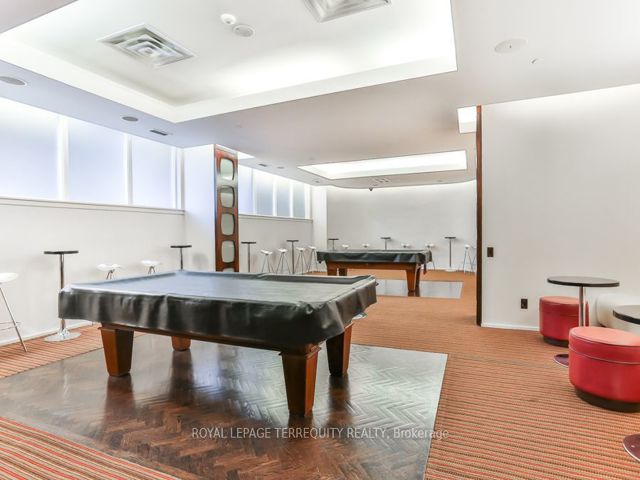 622 - 270 Wellington St W