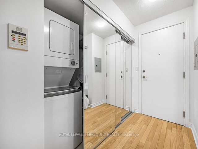 622 - 270 Wellington St W