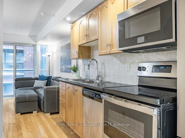 622 - 270 Wellington St W