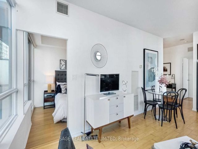 1410 - 65 Bremner Blvd