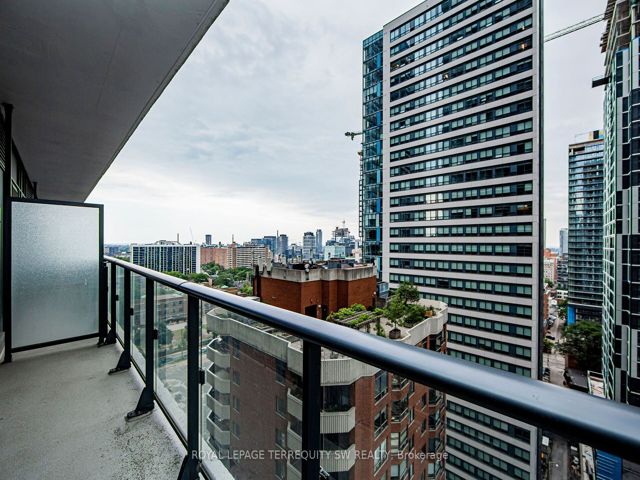 1601 - 159 Dundas St E