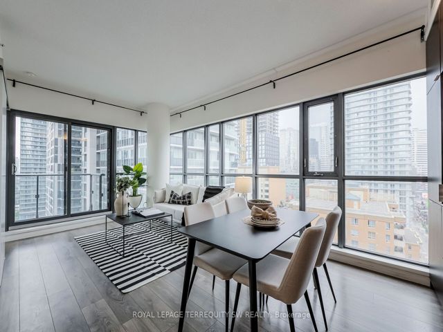 1601 - 159 Dundas St E
