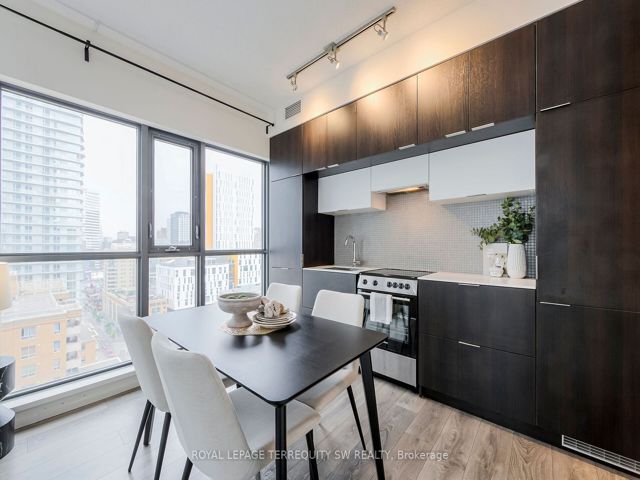 1601 - 159 Dundas St E