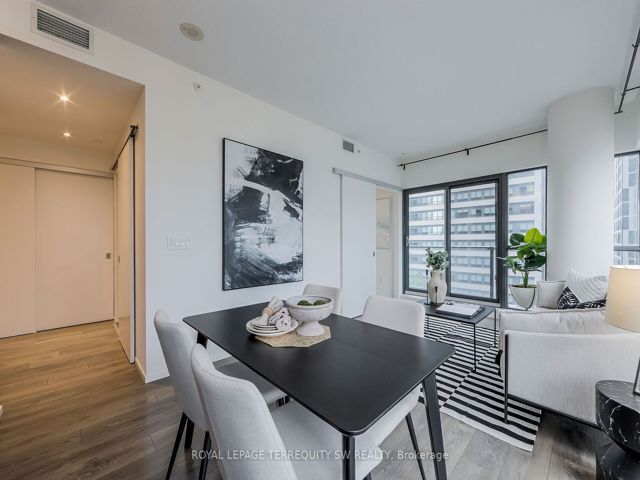 1601 - 159 Dundas St E
