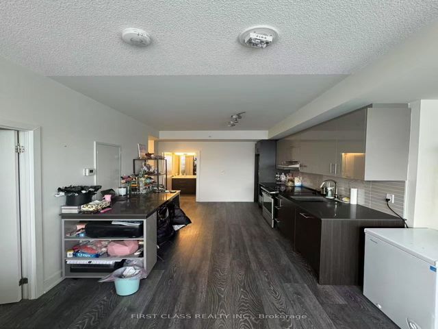 1601 - 180 Fairview Mall Dr