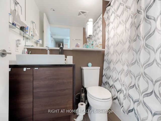 1216 - 121 Mcmahon Dr