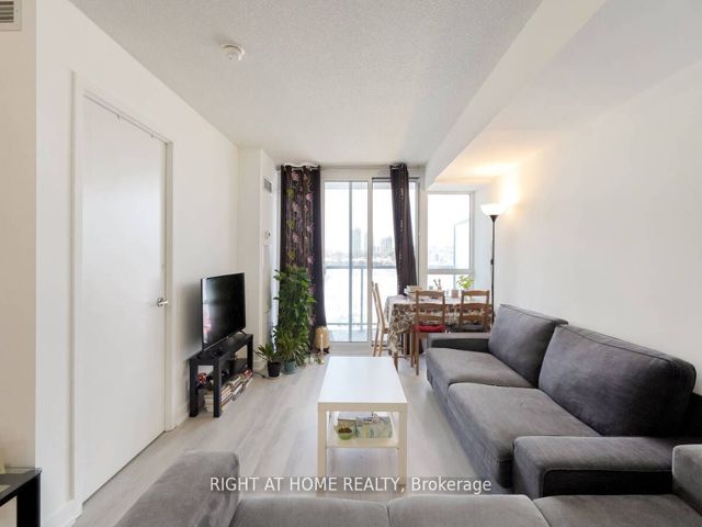 1216 - 121 Mcmahon Dr