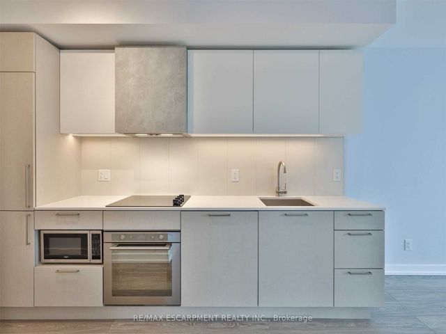 705 - 19 Western Battery Rd