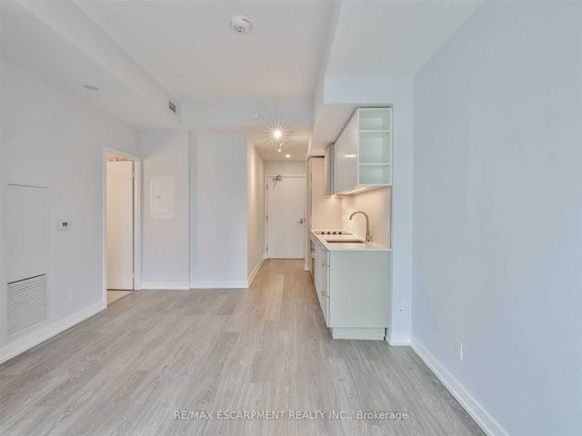 705 - 19 Western Battery Rd