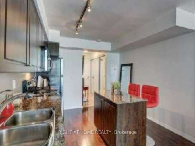 1161 - 209 Fort York Blvd