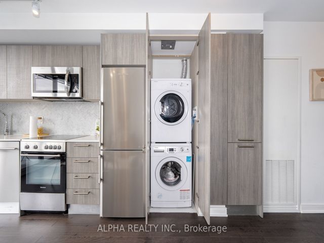 3203 - 28 Wellesley St E
