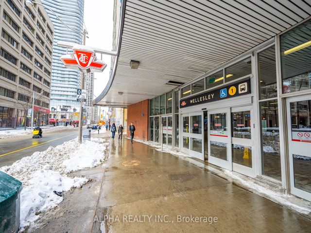3203 - 28 Wellesley St E