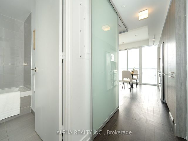 3203 - 28 Wellesley St E
