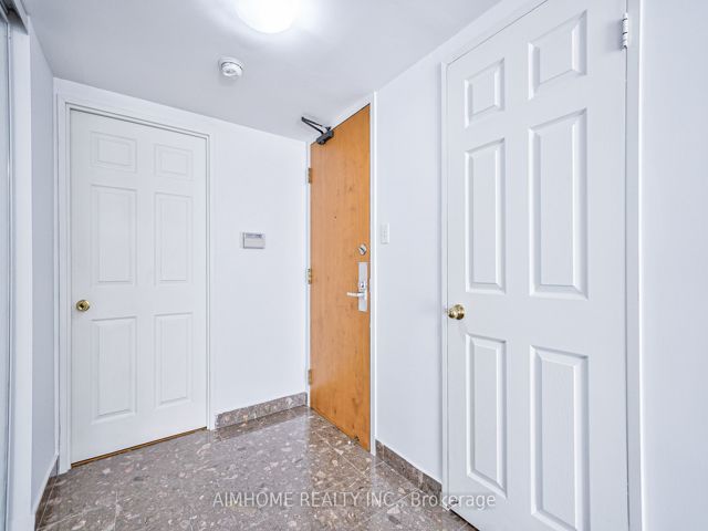 710 - 256 Doris Ave
