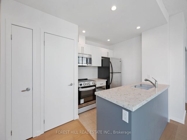 3512 - 208 Queens Quay Blvd W