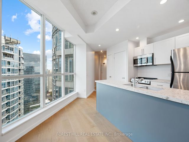 3512 - 208 Queens Quay Blvd W