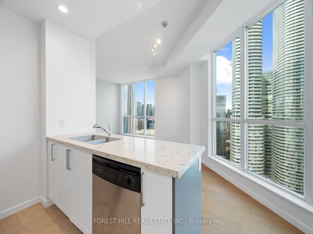 3512 - 208 Queens Quay Blvd W