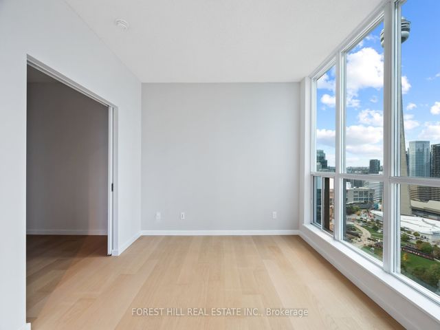 3512 - 208 Queens Quay Blvd W