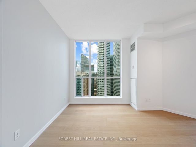 3512 - 208 Queens Quay Blvd W